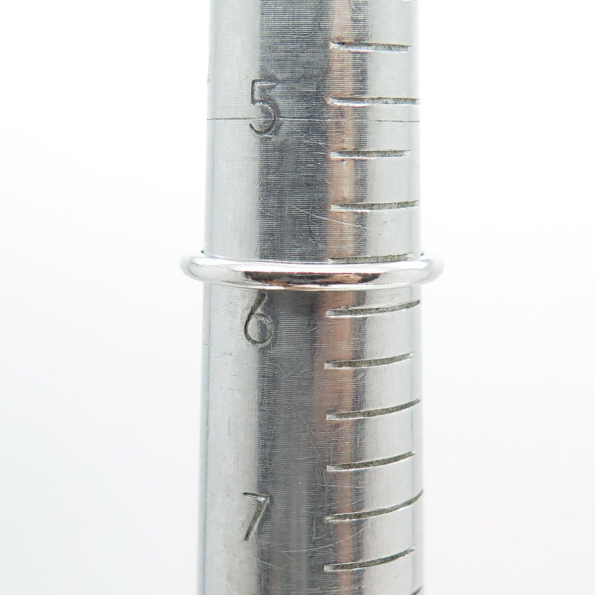 BATTIN & CO. 925 Sterling Silver Vintage Round-Cut C Z Engagement Ring Size 6