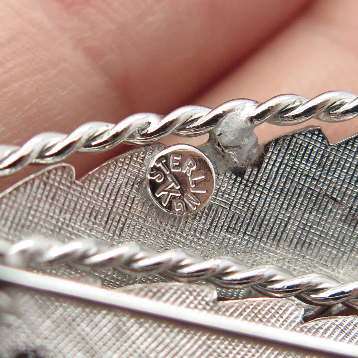925 Sterling Silver Vintage Textured Leaf Pin Brooch