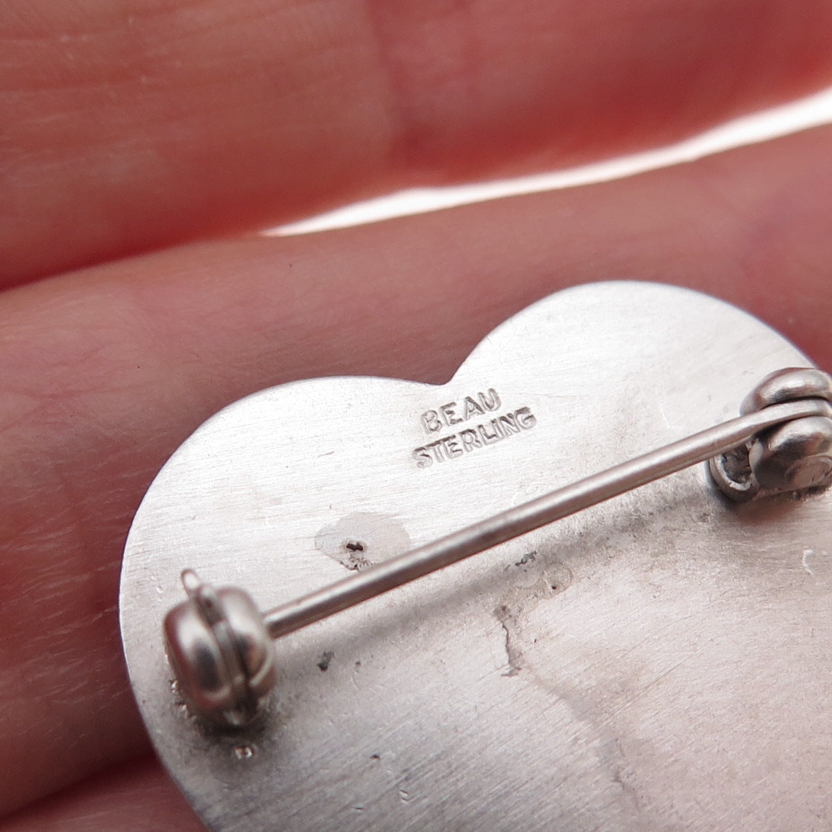 Beau 925 Sterling Silver Vintage Brushed Heart Pin Brooch