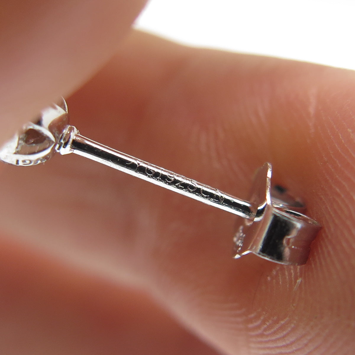 925 Sterling Silver Round-Cut Shaped C Z Stud Earrings