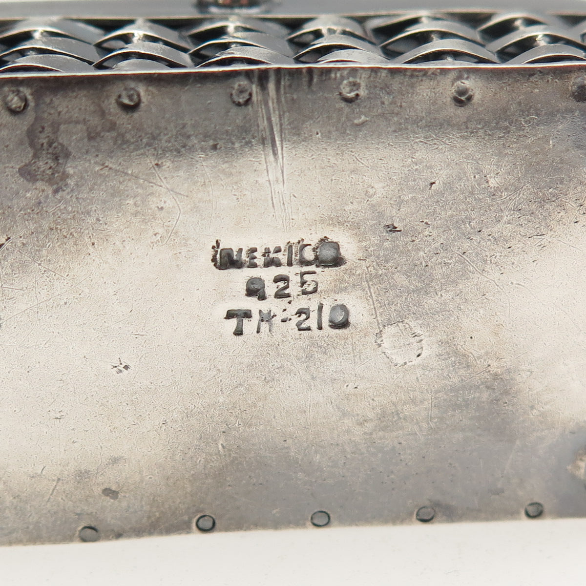 925 Sterling Silver Vintage Mexico Engraved Mesh Oxidized Pill / Snuff Box