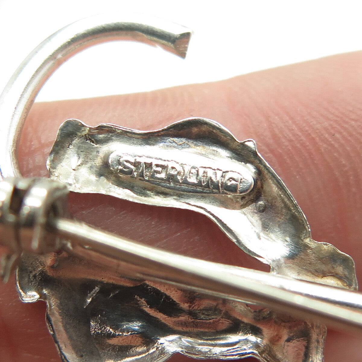 925 Sterling Silver Antique Art Deco Couple Under Umbrella Pin Brooch