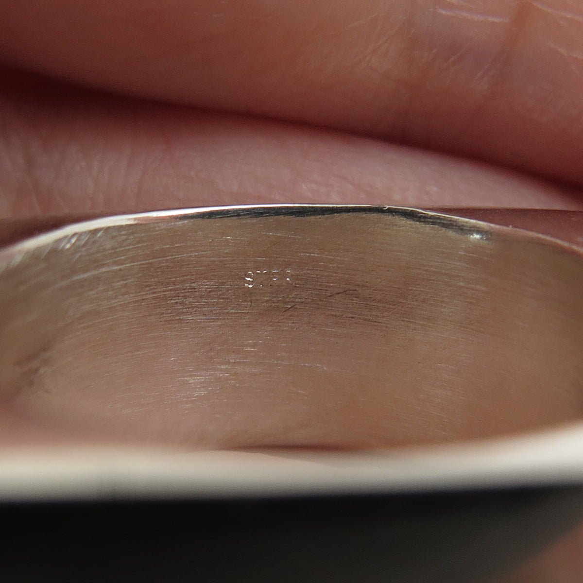 925 Sterling Silver Vintage Real White Onyx Modernist Ring Size 8.25