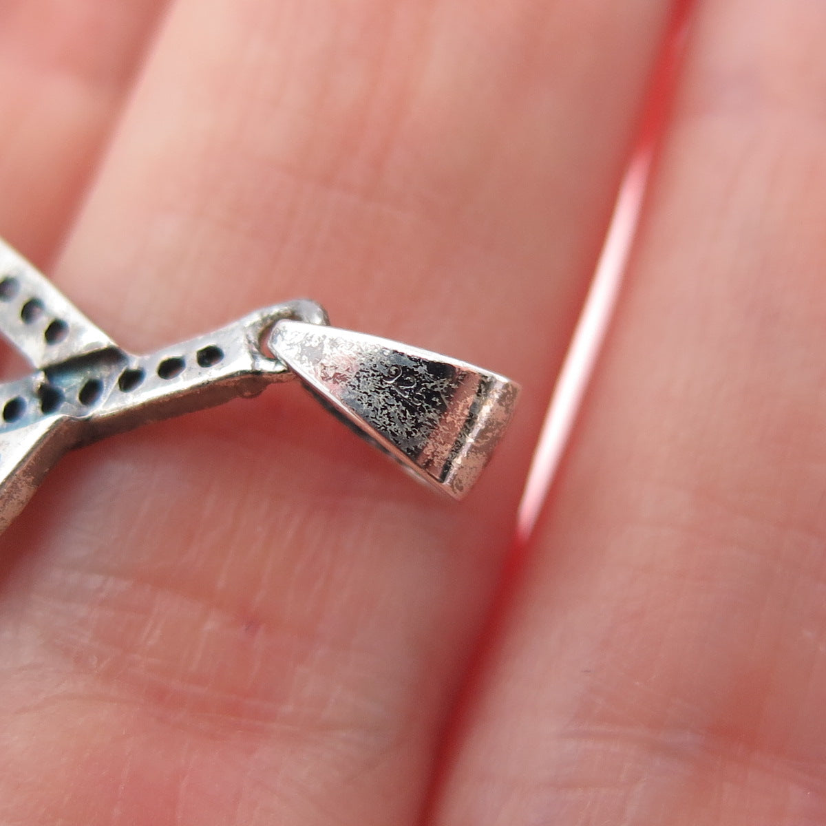 925 Sterling Silver Vintage Round-Cut C Z Feather Oxidized Charm Pendant