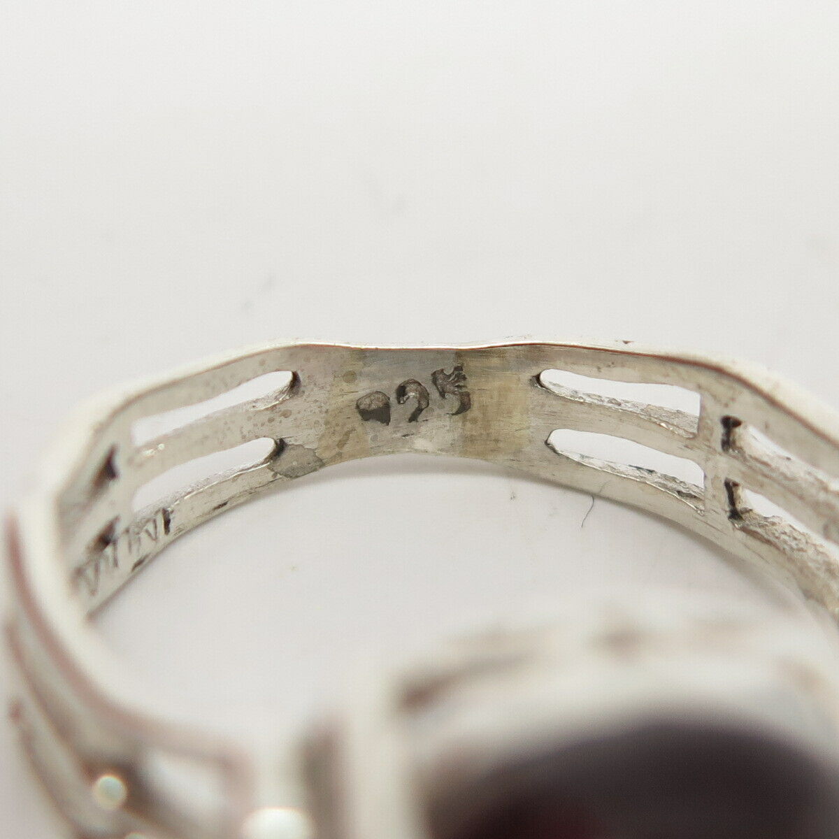 925 Sterling Silver Pink Glass Ring Size 8 3/4