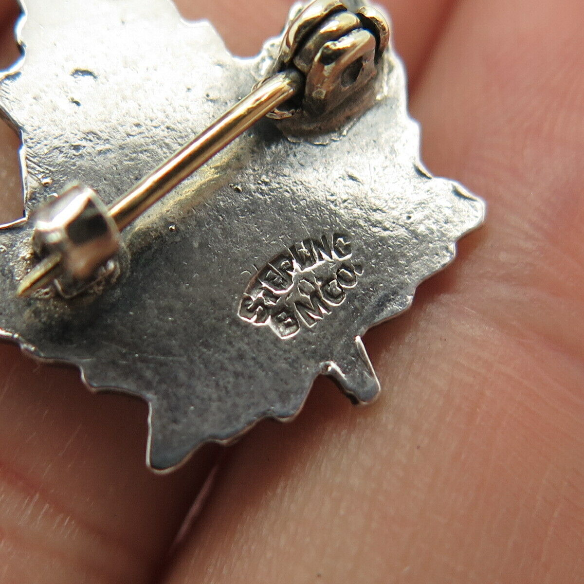 925 Sterling Silver Vintage Breadner & Co Enamel Maple Leaf Pin Brooch