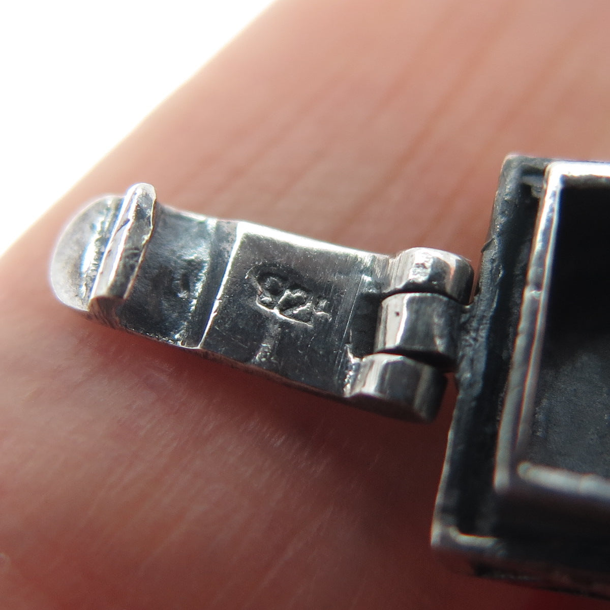 925 Sterling Silver Vintage Praying Hands Religious Box Oxidized Charm Pendant