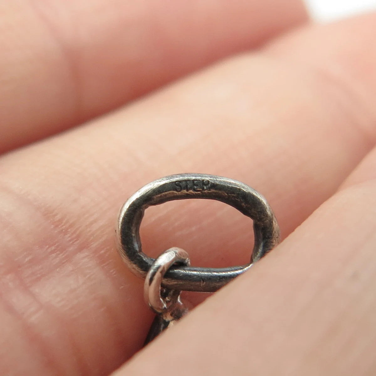 925 Sterling Silver Vintage Ribbed Triangle Pendant