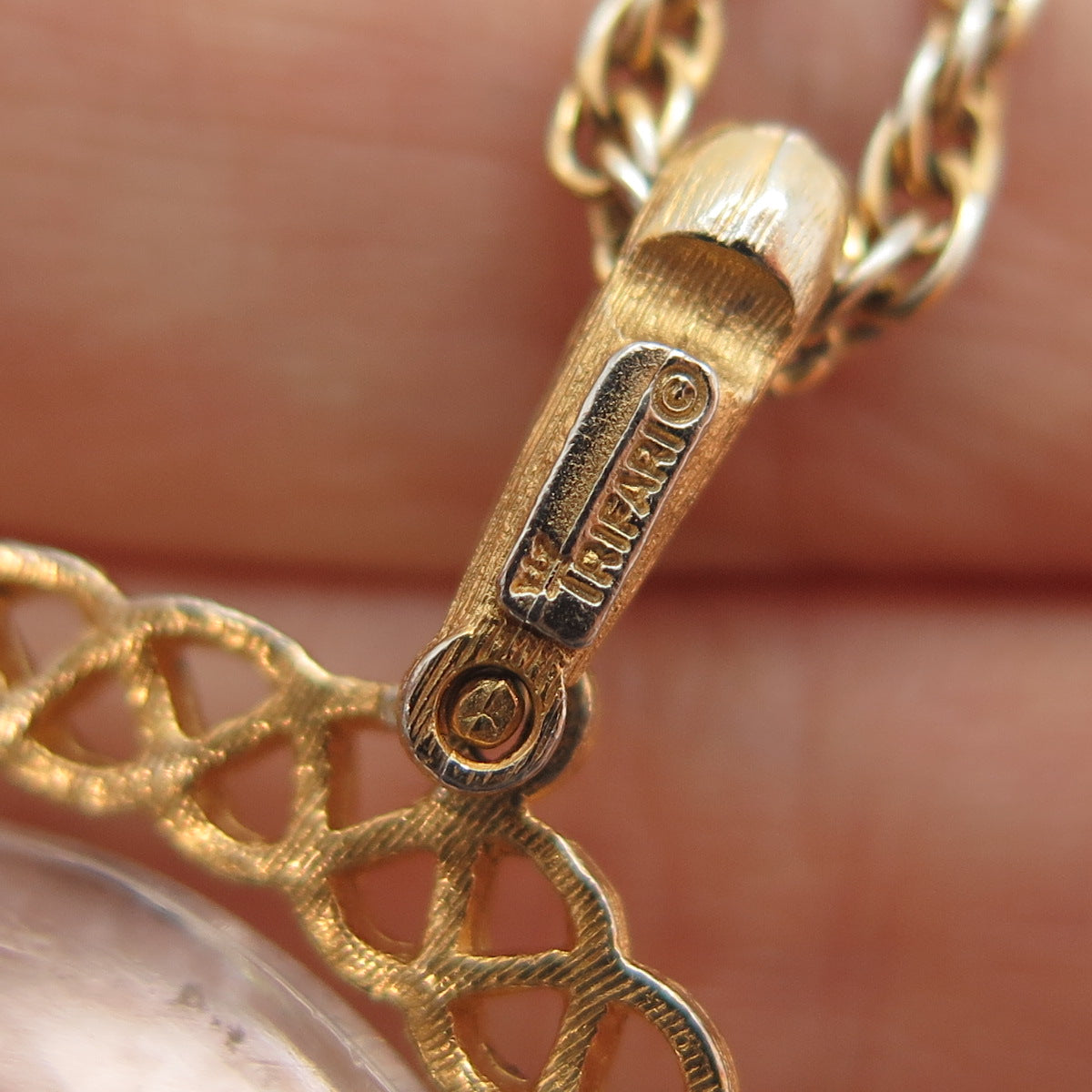 CROWN TRIFARI Gold Plated Vintage Glass Floral Lady Cameo Necklace 20"