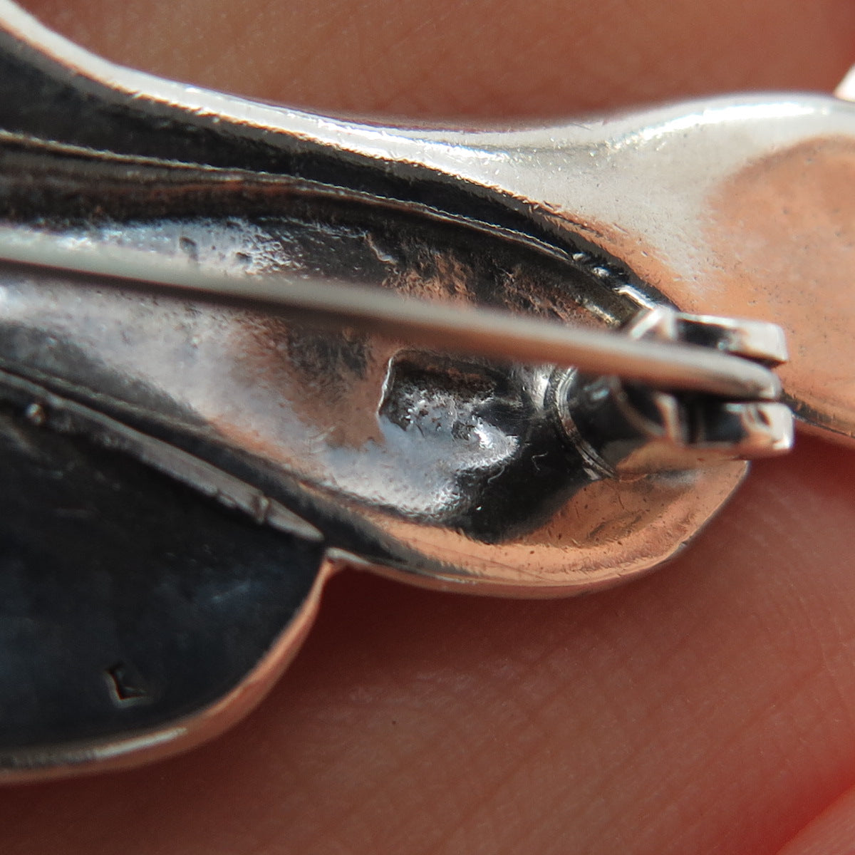 925 Sterling Silver Vintage Modernist Twisted Petal Pin Brooch