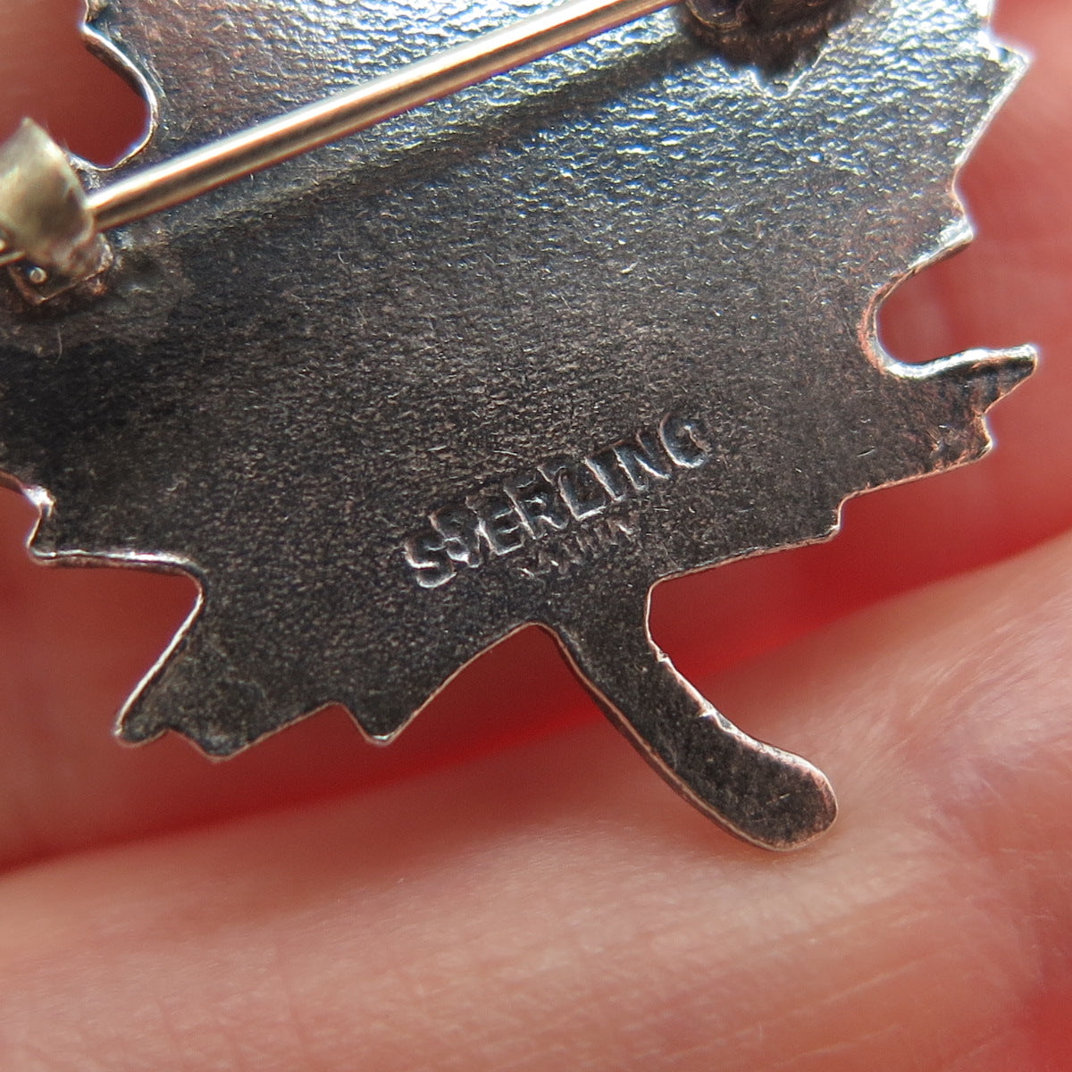 925 Sterling Silver Vintage Enamel Canada Maple Leaf Pin Brooch
