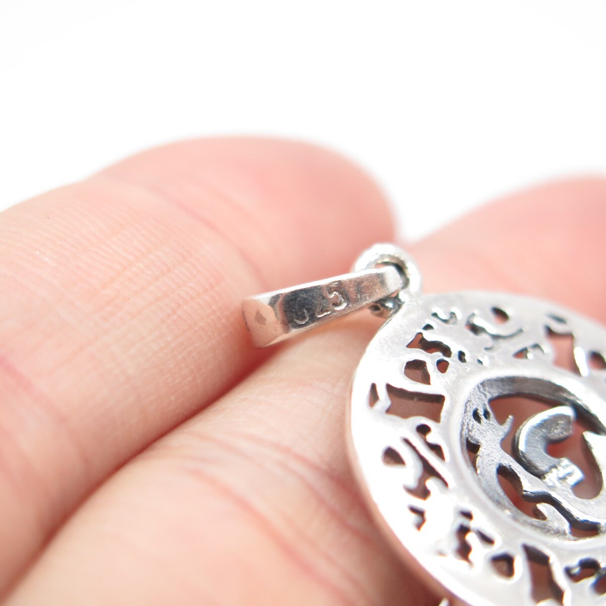 925 Sterling Silver Vintage Om Mantra Ornate Round Pendant