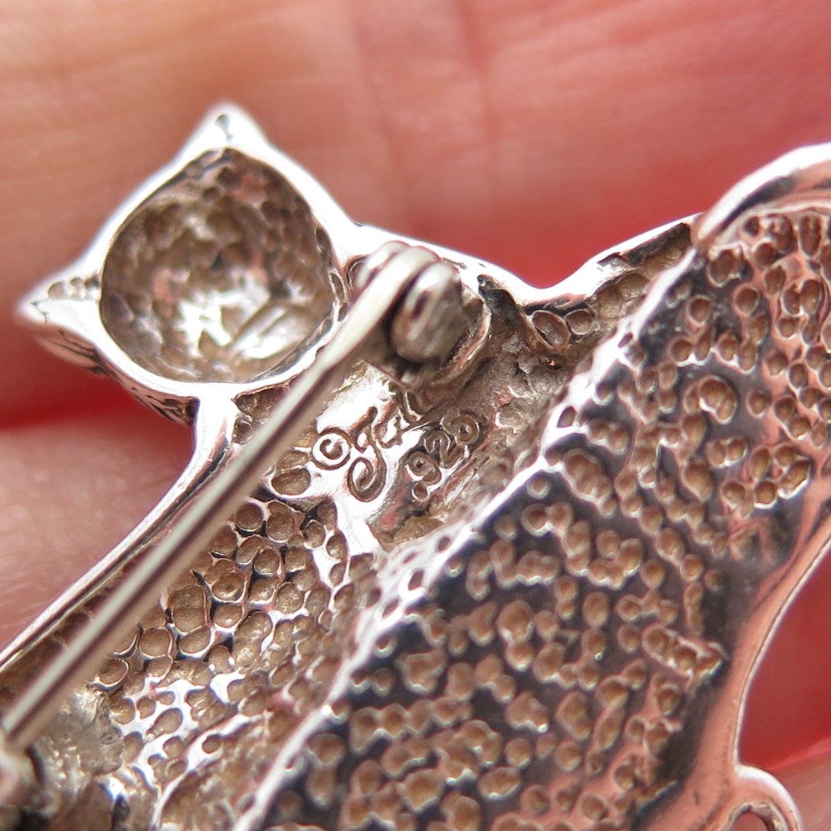JEZLAINE 925 Sterling Silver Vintage Resting Cat Oxidized Pin Brooch