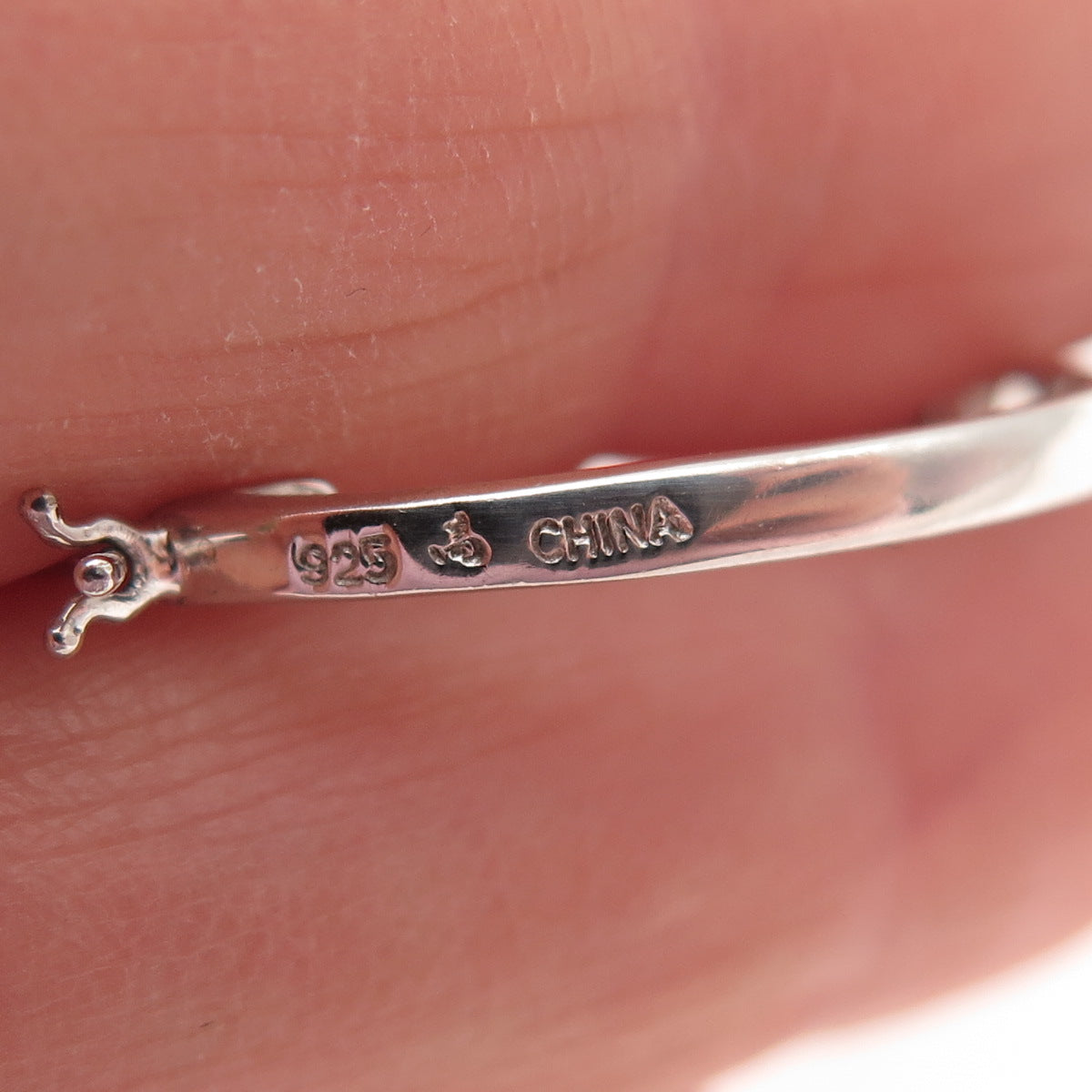 925 Sterling Silver Real Round-Cut Blue Diamond Wavy Oval Hoop Earrings