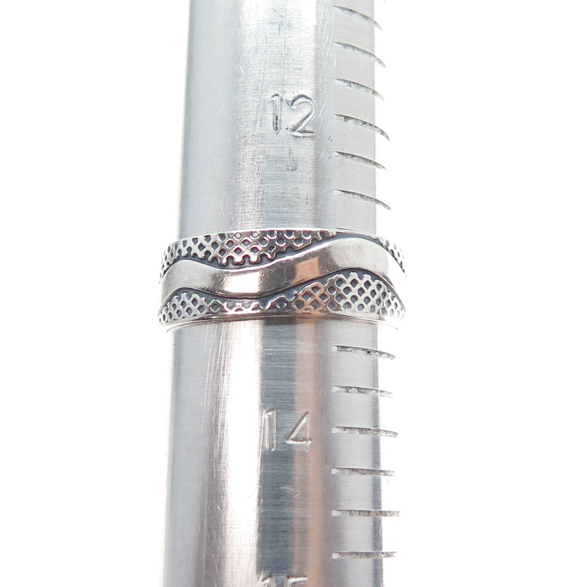 925 Sterling Silver Vintage Modernist Wave Oxidized Band Ring Size 13.25