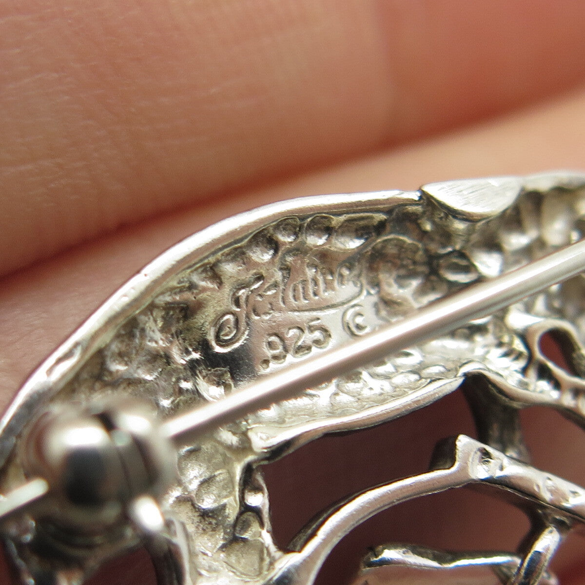 JEZLAINE 925 Sterling Silver Vintage Playing Cat w/ Fish Oxidized Pin Brooch