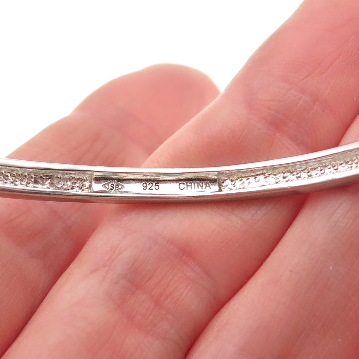 925 Sterling Silver Real Round-Cut Diamond Heart Station Bangle Bracelet 7"