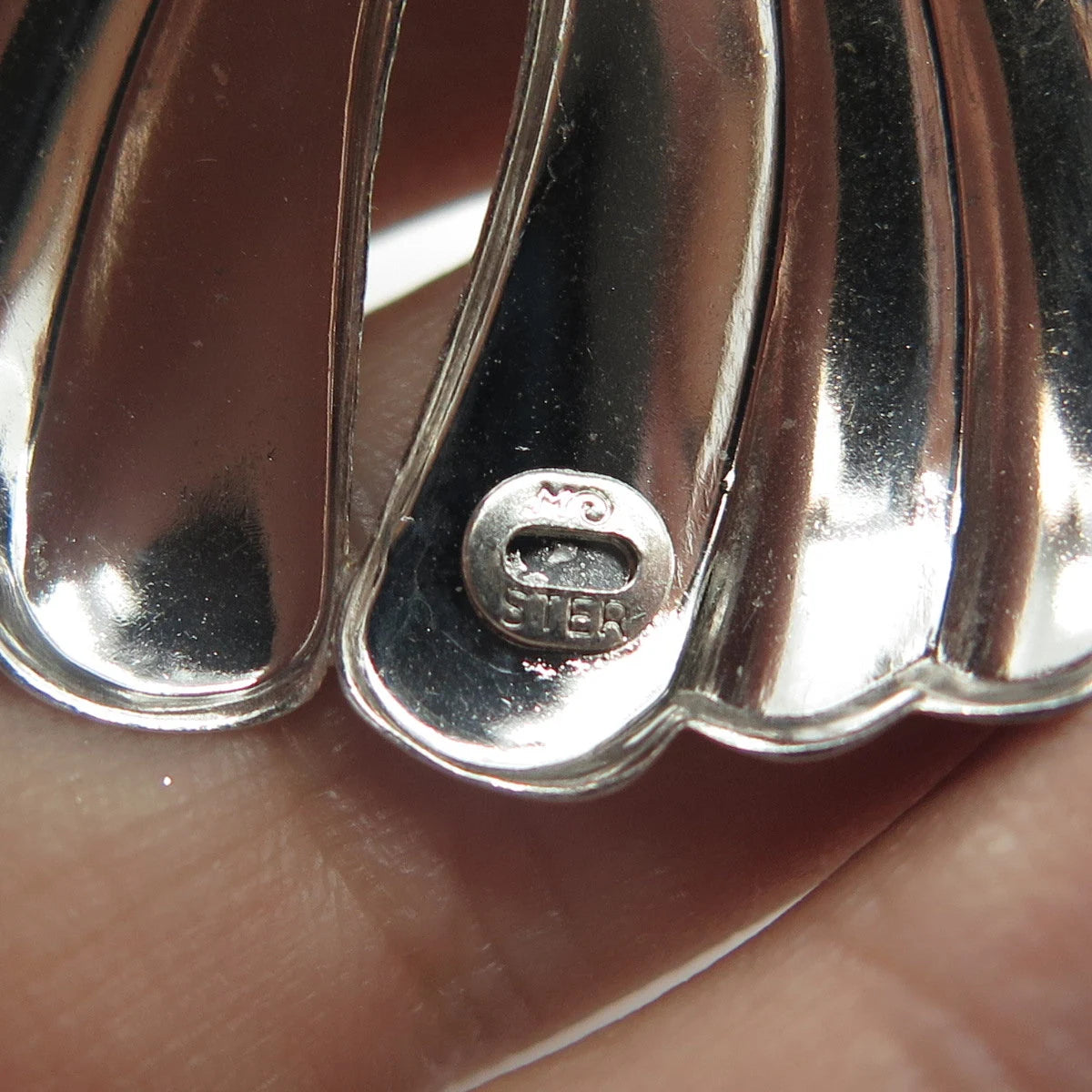 925 Sterling Silver Vintage Ribbed Shell Modernist Pin Brooch