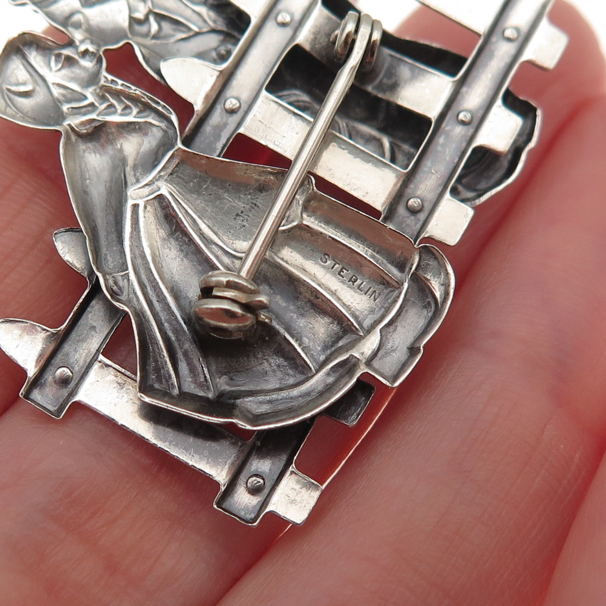 925 Sterling Silver Vintage Dutch Couple Kissing Oxidized Pin Brooch