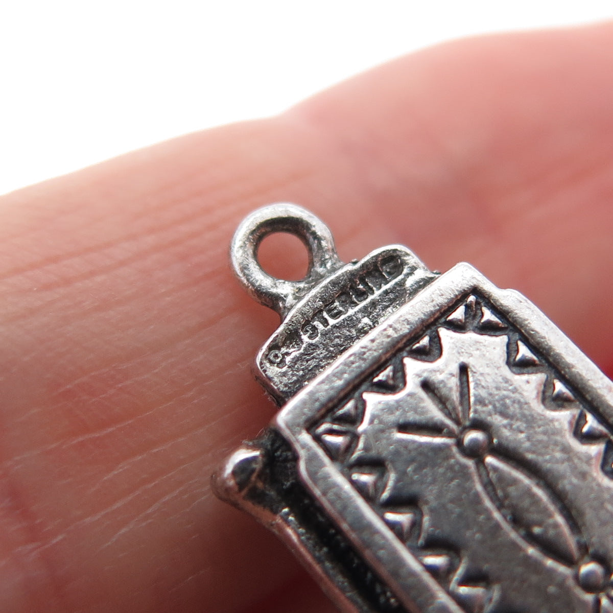 MAISELS INDIAN TRADING Sterling Vintage Slot Machine Casino Minimalist Pendant