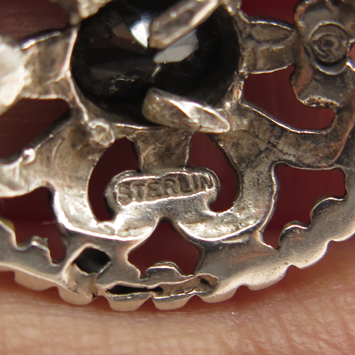 JEZLAINE 925 Sterling Silver Vintage Real Black Spinel Ornate Pendant