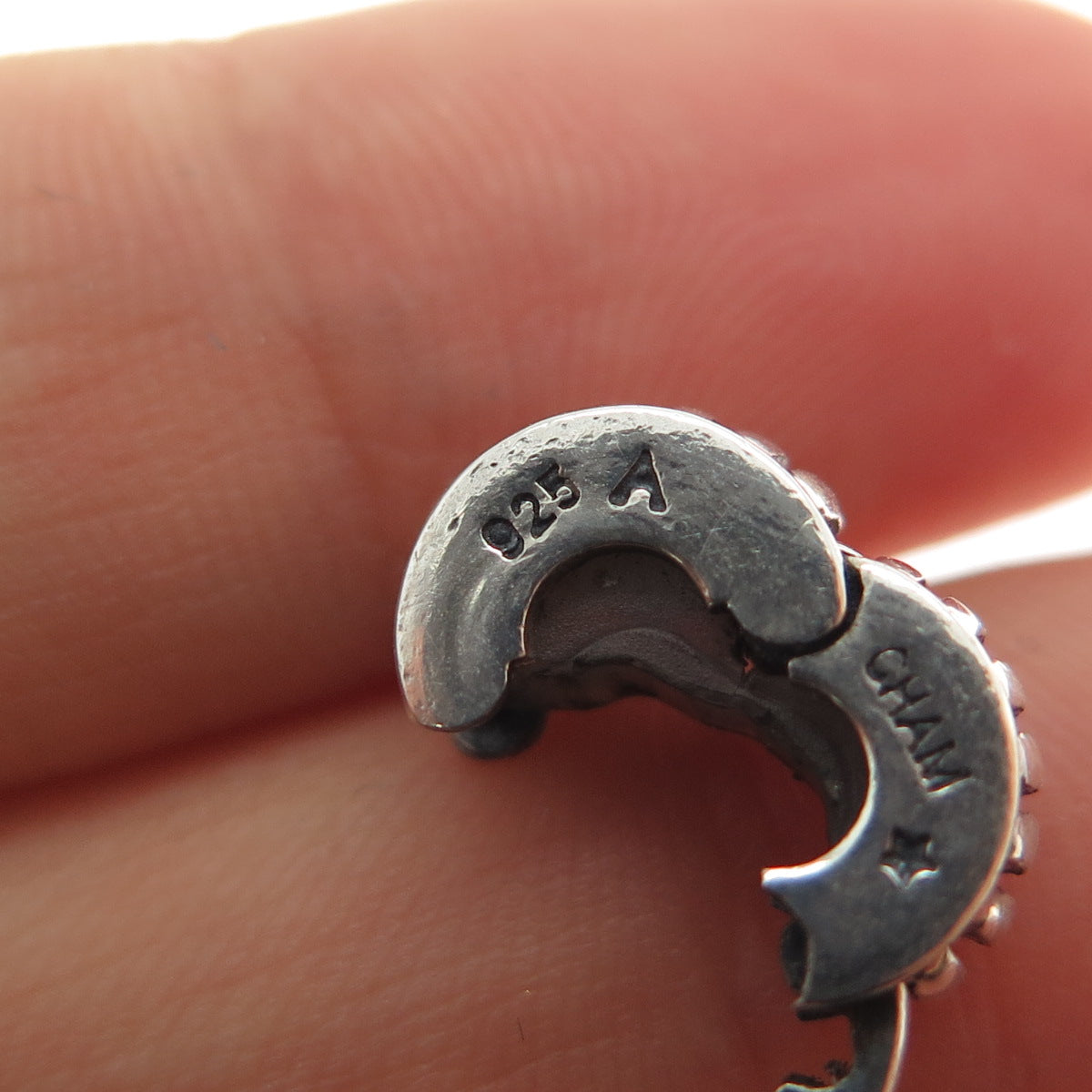 CHAMILIA 925 Sterling Silver Ribbed Clip Lock Charm