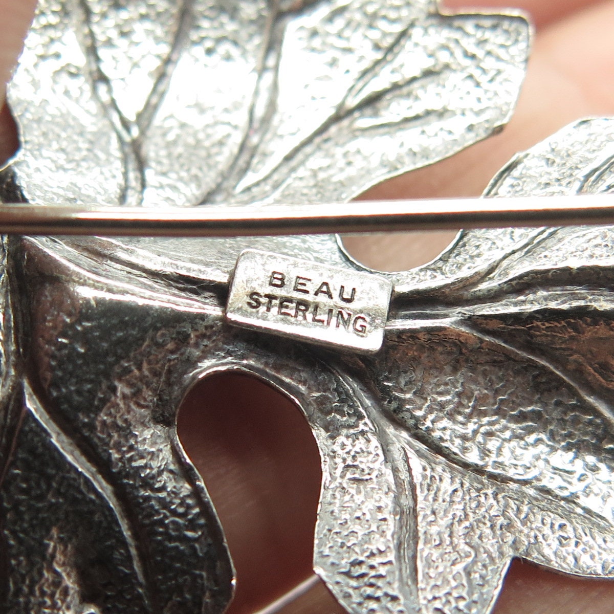 925 Sterling Silver Antique Art Deco Beau Textured Maple Leaf Pin Brooch