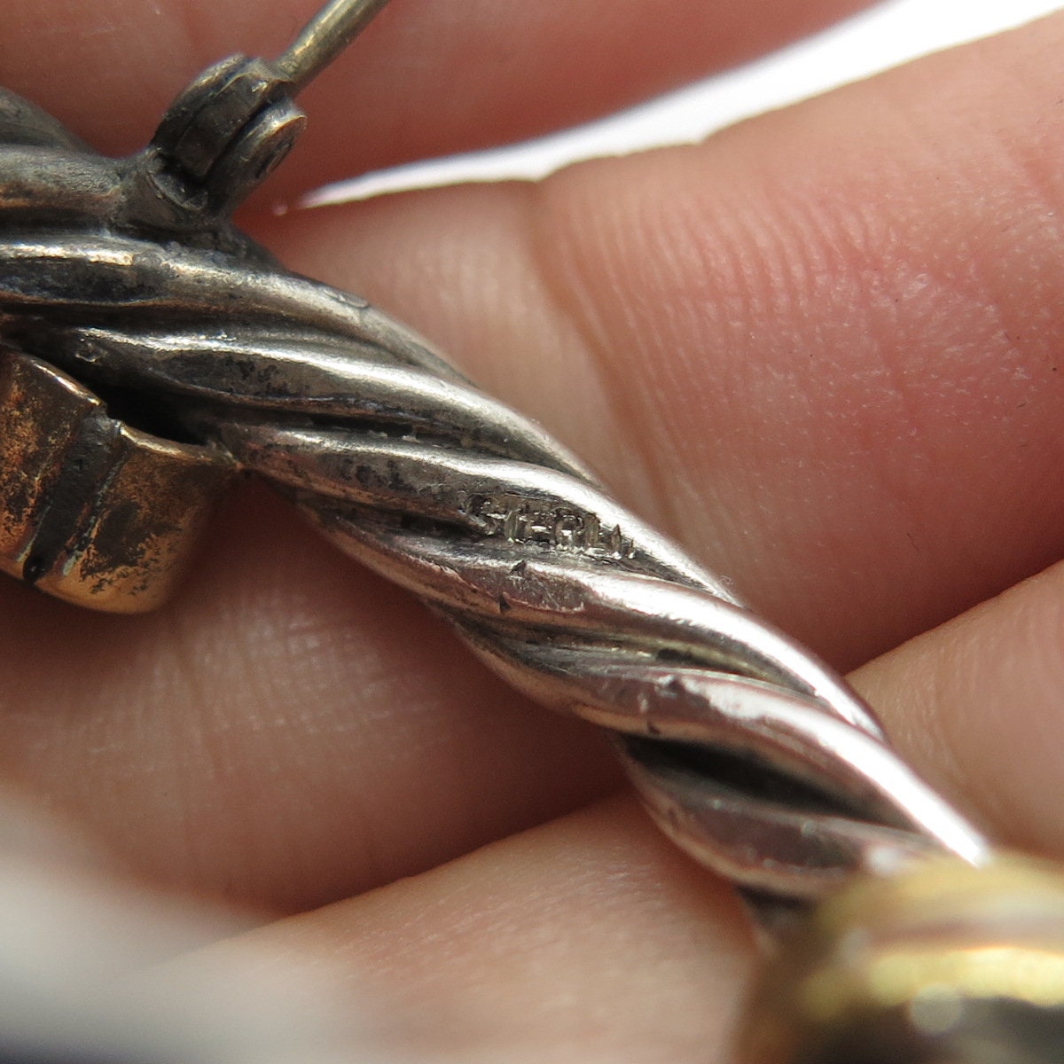 925 Sterling Silver 2-Tone Vintage Real Malachite Gemstone Twisted Pin Brooch