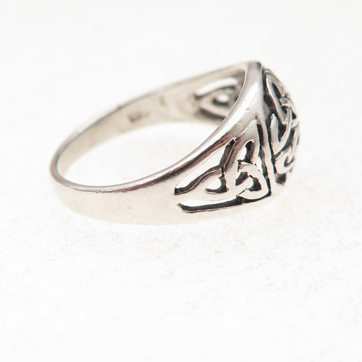 925 Sterling Silver Vintage Celtic Trinity Knot Oxidized Ring Size 4.75