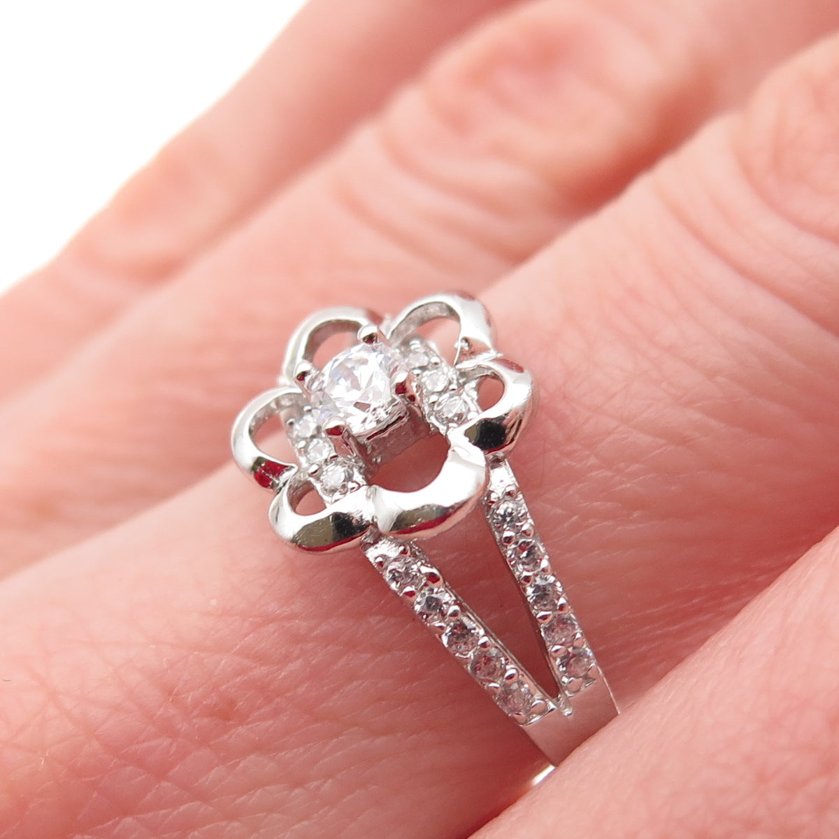 925 Sterling Silver Round-Cut C Z Flower Ring Size 6.25