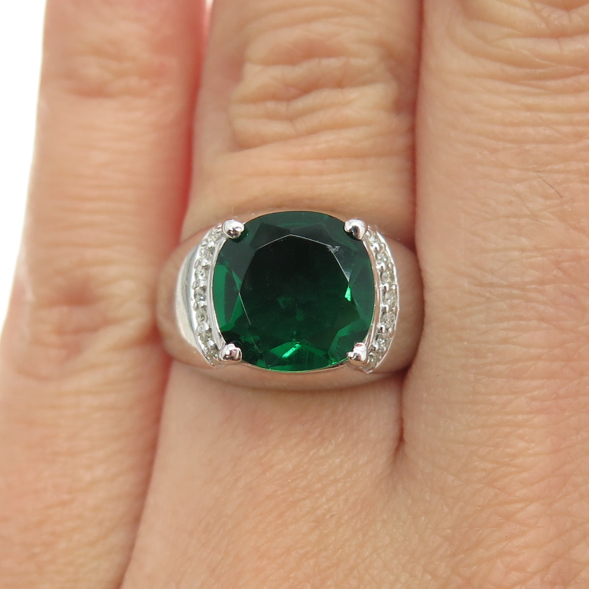 925 Sterling Silver Real Round-Cut Diamond & Synthetic Emerald Ring Size 6