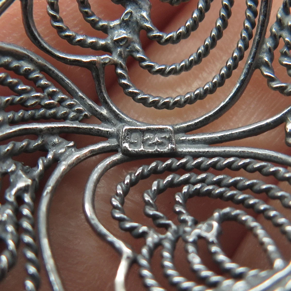 925 Sterling Silver Vintage Twisted Heart Teardrop Pendant