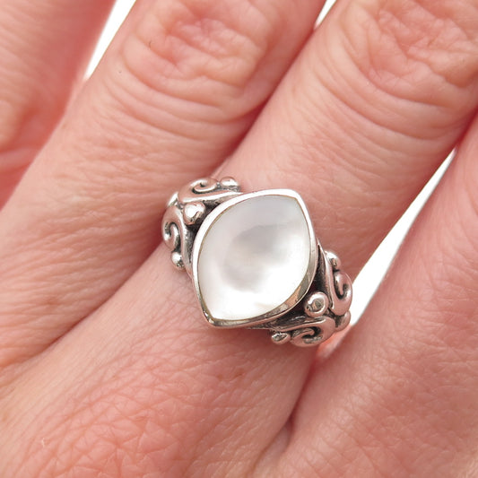 925 Sterling Silver Vintage Real MOP Floral Oxidized Ring Size 6.75