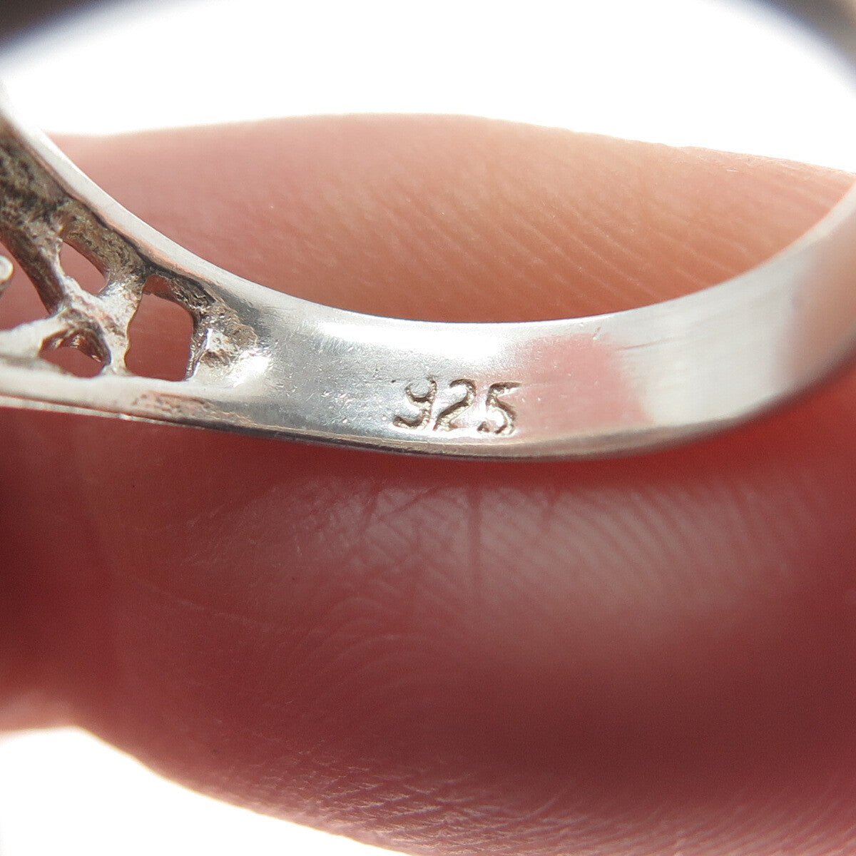 925 Sterling Silver Oval-Cut Shaped C Z Ornate Heart Ring Size 6.5