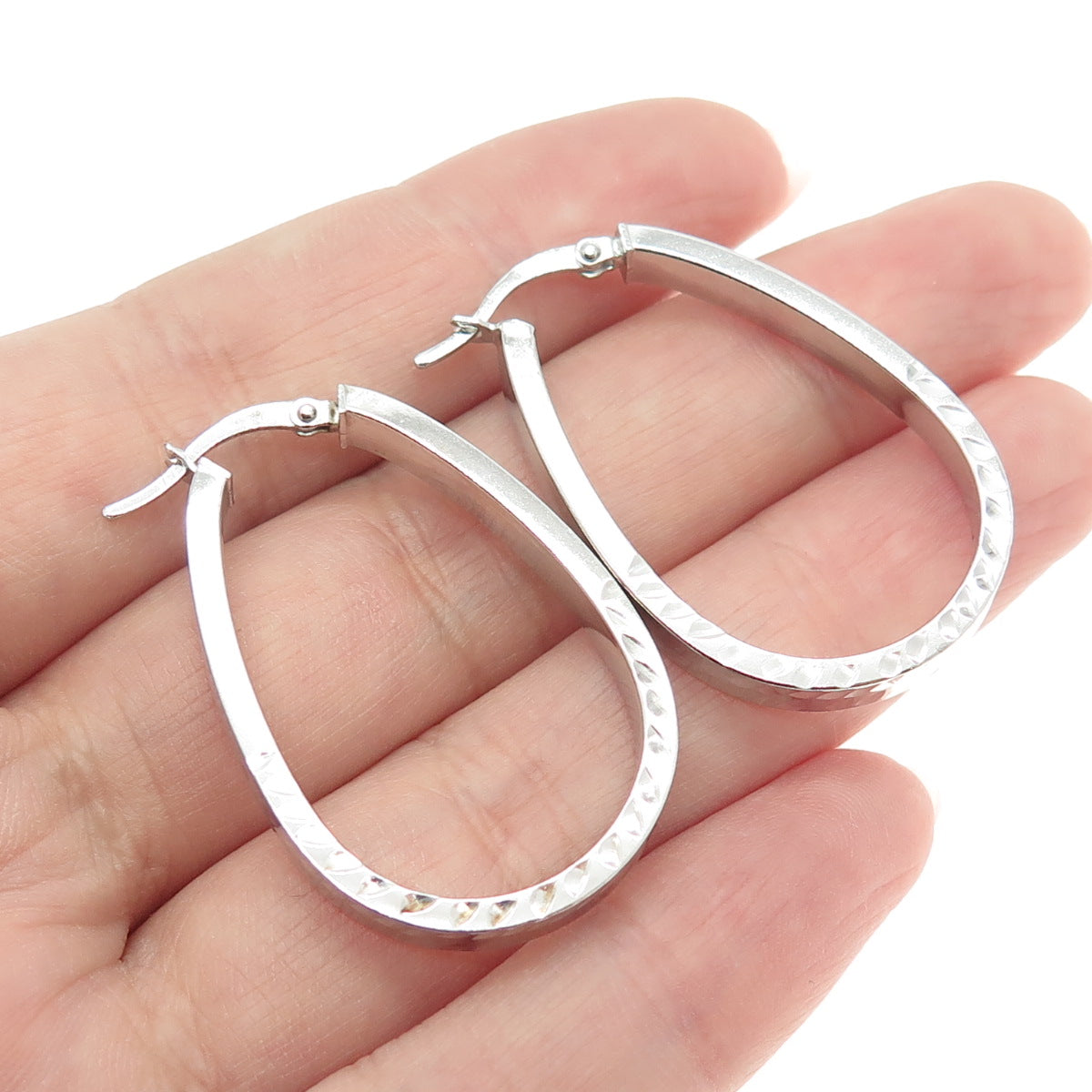 JCM JACMEL MAURITIUS 925 Sterling Silver Engraved Hinged Hoop Earrings