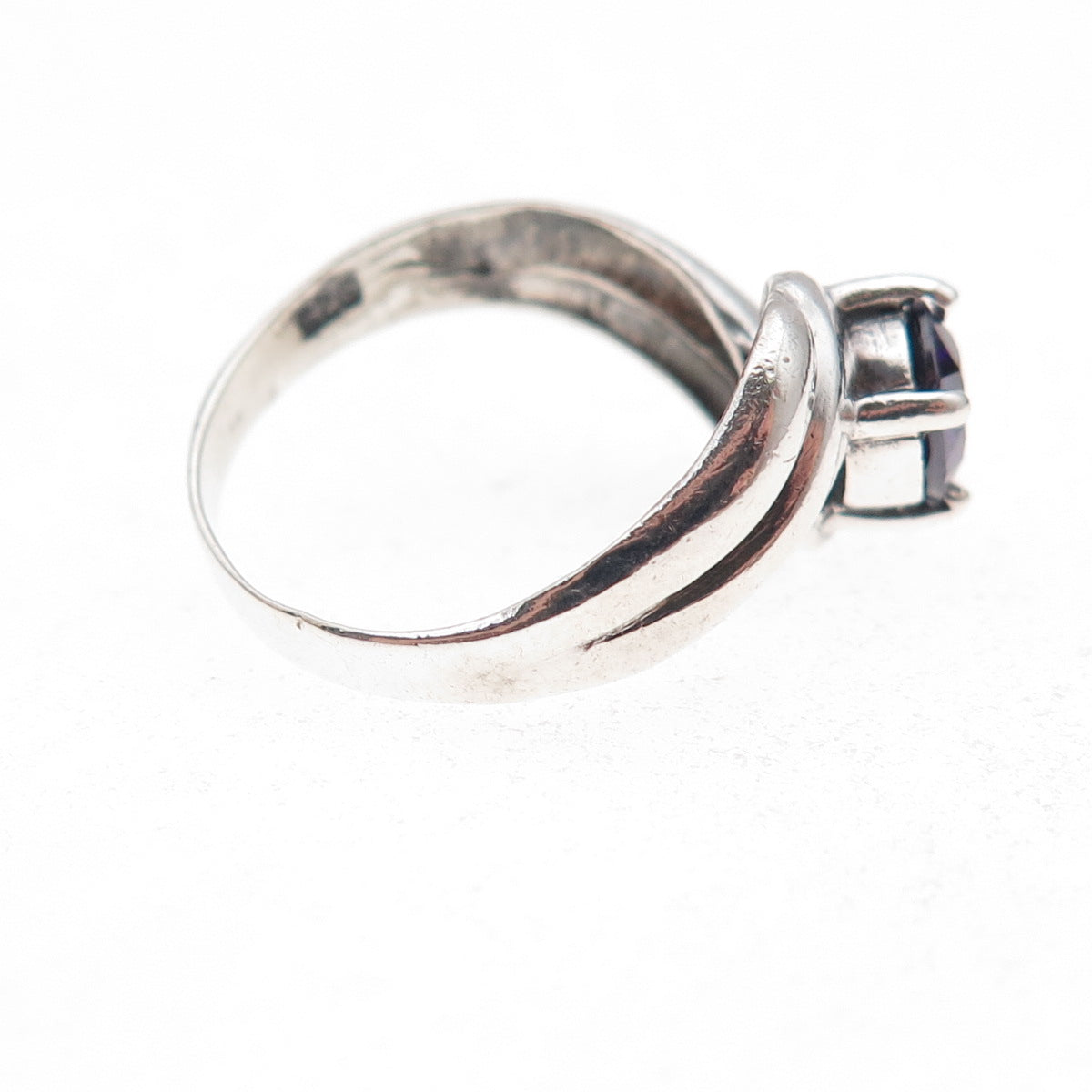 925 Sterling Silver Vintage Purple C Z Modernist Bypass Oxidized Ring Size 6.5