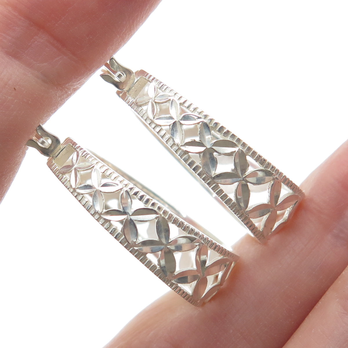 925 Sterling Silver Vintage Mexico Diamond-Cut Flower Hoop Earrings