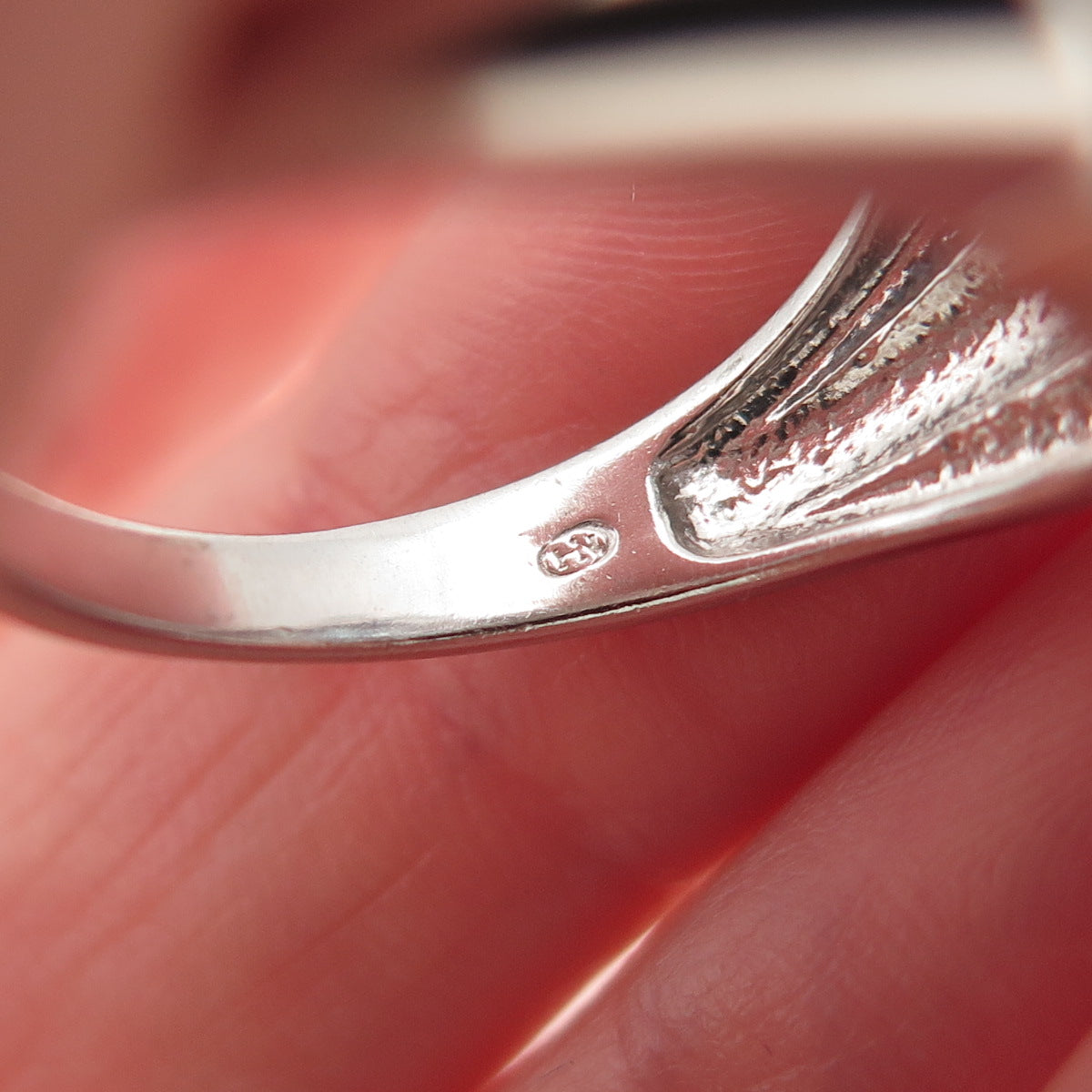 HENG NGAI 925 Sterling Silver Real Oval-Cut Blue Topaz Ring Size 8.5