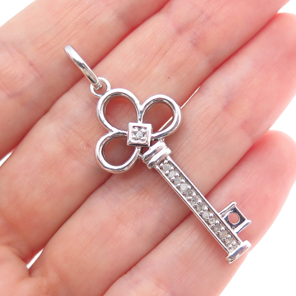 HN HENG NGAI 925 Sterling Silver Real Round-Cut Diamond Key Pendant