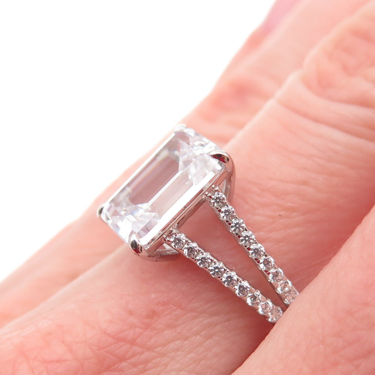 DSMK 925 Sterling Silver Emerald & Round-Cut C Z Engagement Ring Size 7