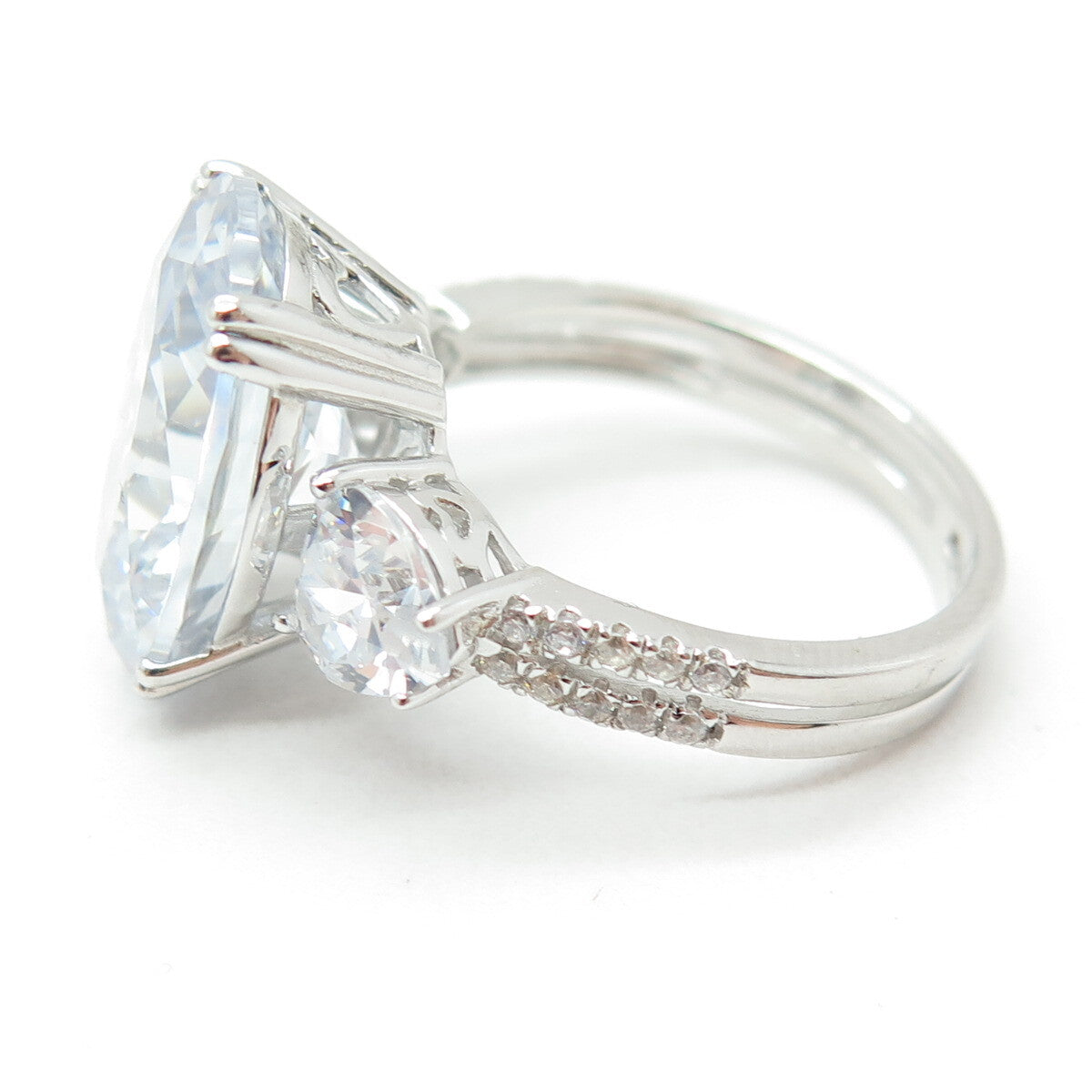 925 Sterling Silver Oval Heart & Round-Cut C Z Engagement Ring Size 8.25