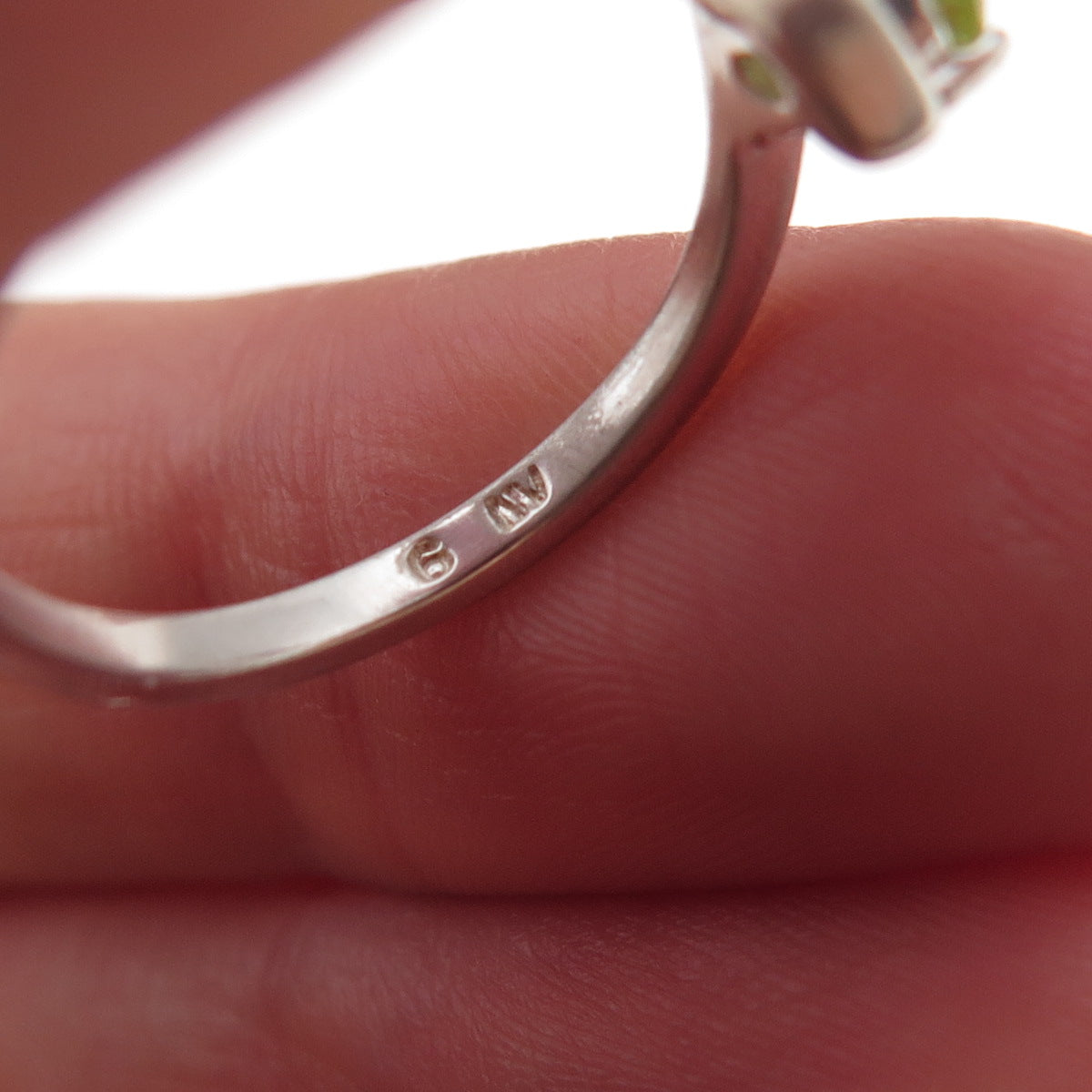 Nevada 925 Sterling Silver Vintage Real Oval-Cut Peridot Bypass Ring Size 6.5