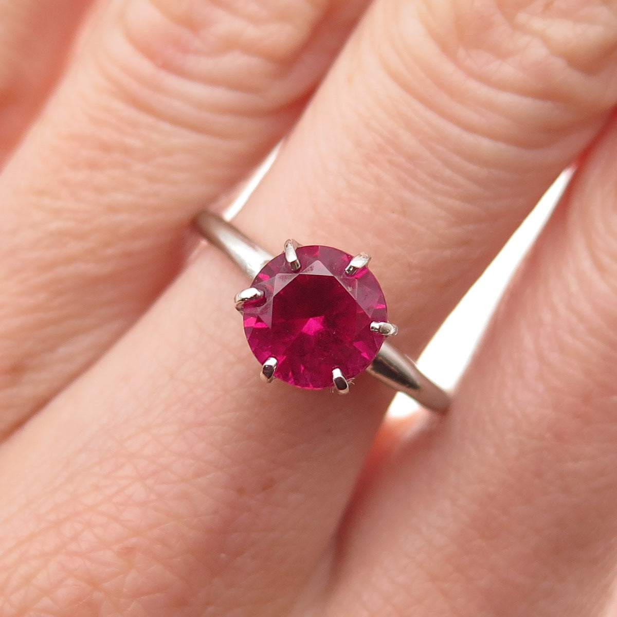 Uncas 925 Sterling Silver Vintage Round-Cut Lab-Created Ruby Ring Size 8