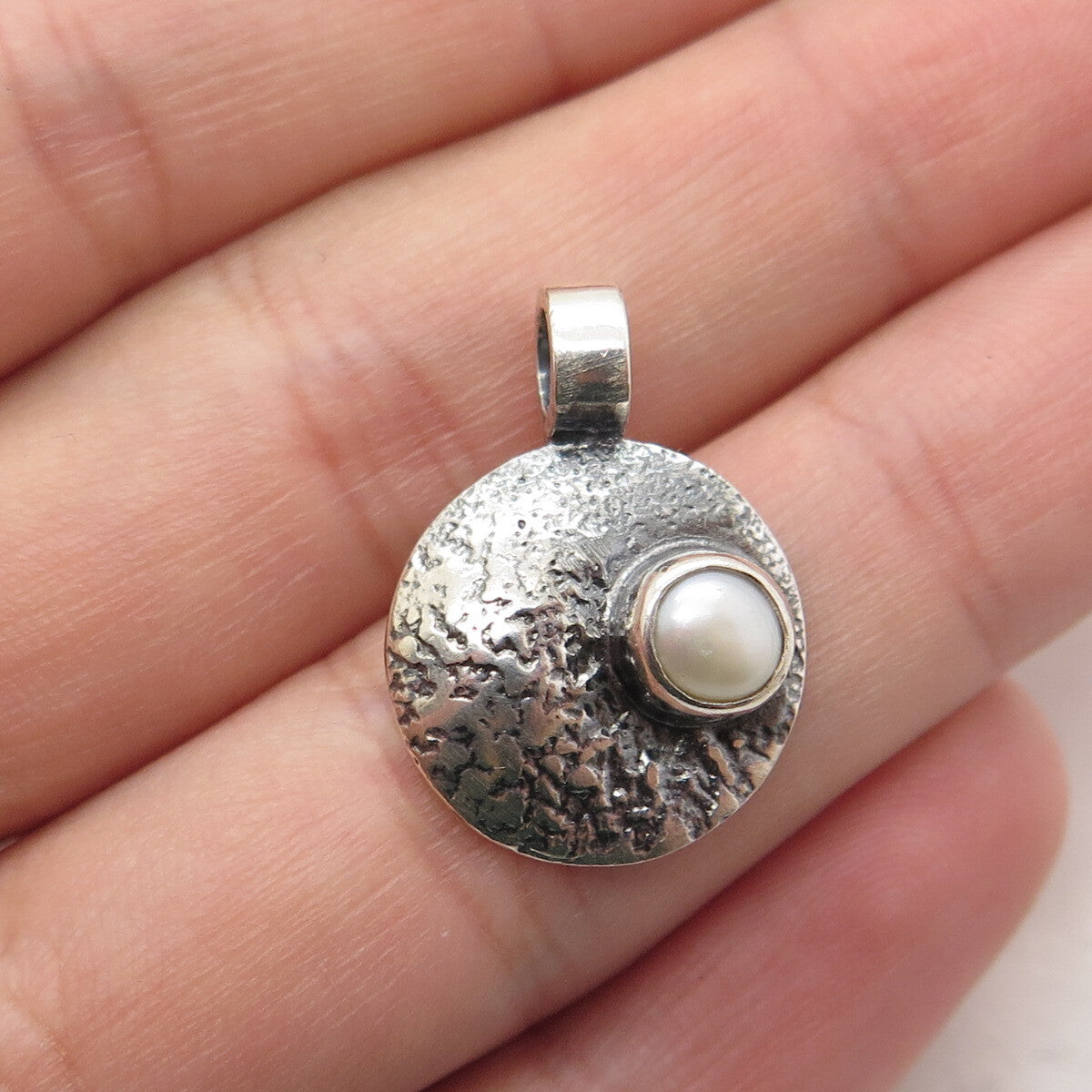 DEN 950 Silver Vintage Real Pearl Textured Pendant