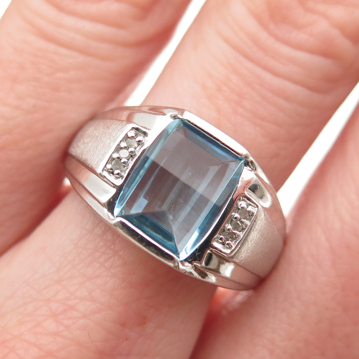 925 Sterling Silver Real Diamond & Blue C Z Modernist Ring Size 10.25