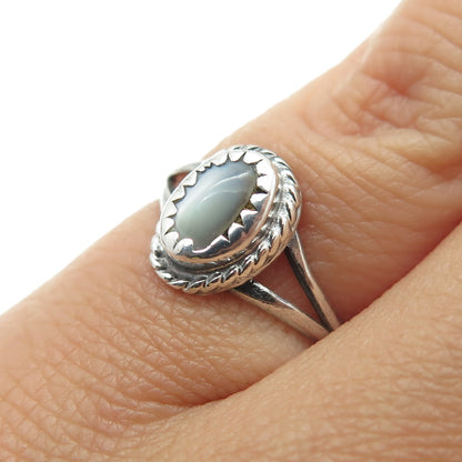 925 Sterling Silver Vintage Southwestern Mother-of-Pearl Ethnic Ring Size 5.25