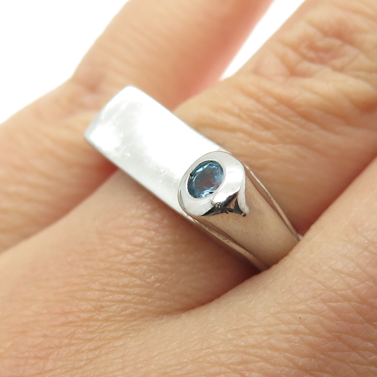 925 Sterling Silver Vintage Real Blue Topaz Gemstone Bar Ring Size 6.75