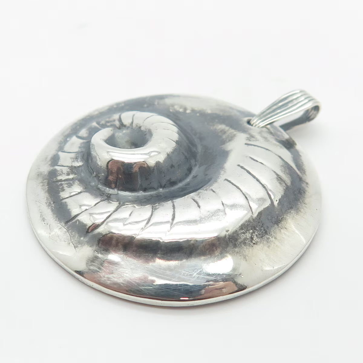 925 Sterling Silver Vintage Snake Tail Round Pendant