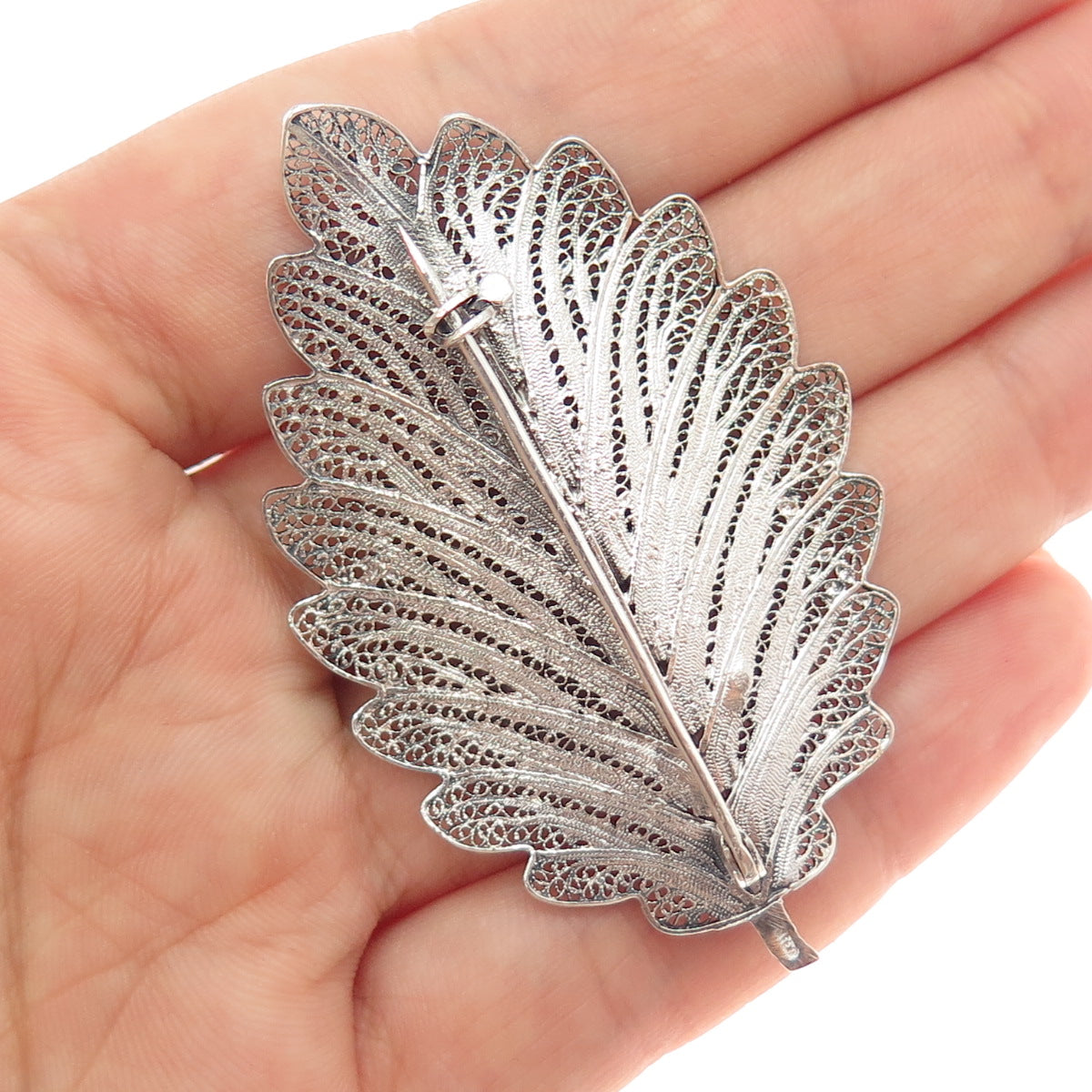 925 Sterling Silver Vintage Floral Leaf Filigree Oxidized Pin Brooch