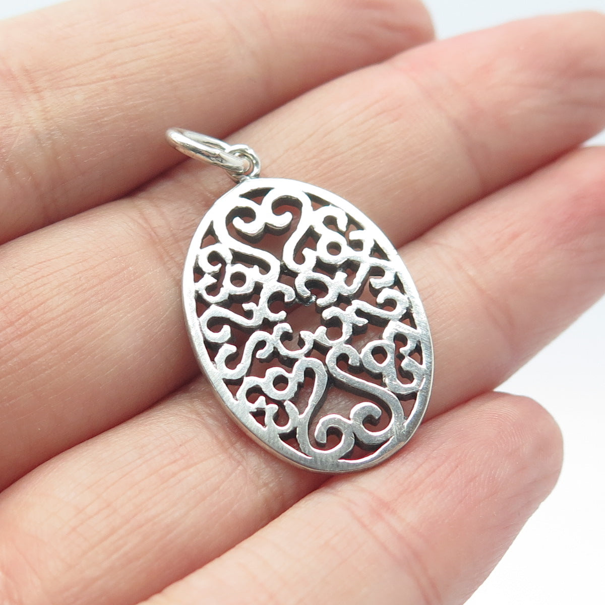 925 Sterling Silver Vintage Ornate Heart Oval Charm Pendant